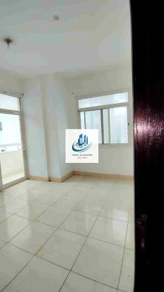 شقة بغرفة نوم واحدة بسعر 33 ألف مع شرفة، مبنى عائلي قرب مول أنصار، النهدة، الشارقة، اتصل بأدنان63706584821377112