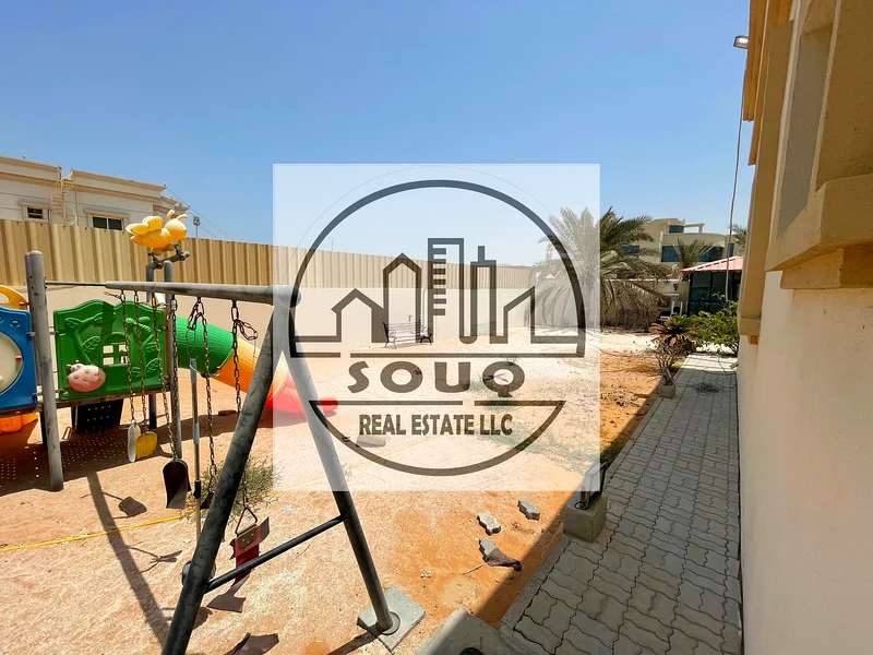 فيلا فاخرة أنيقة للإيجار في الدhait الجنوبية – موقع متميز بالقرب من63814659697410111