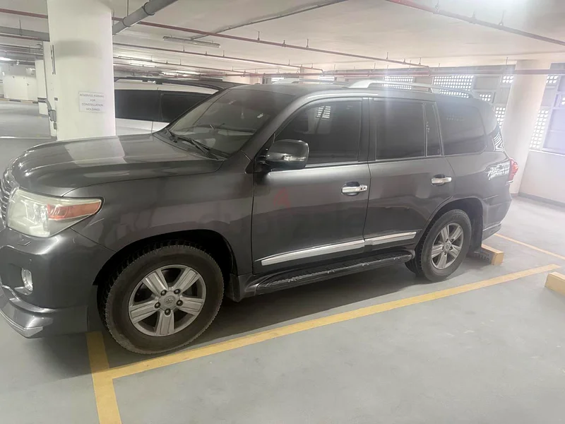 Landcruiser in Good Condition63484694094593111