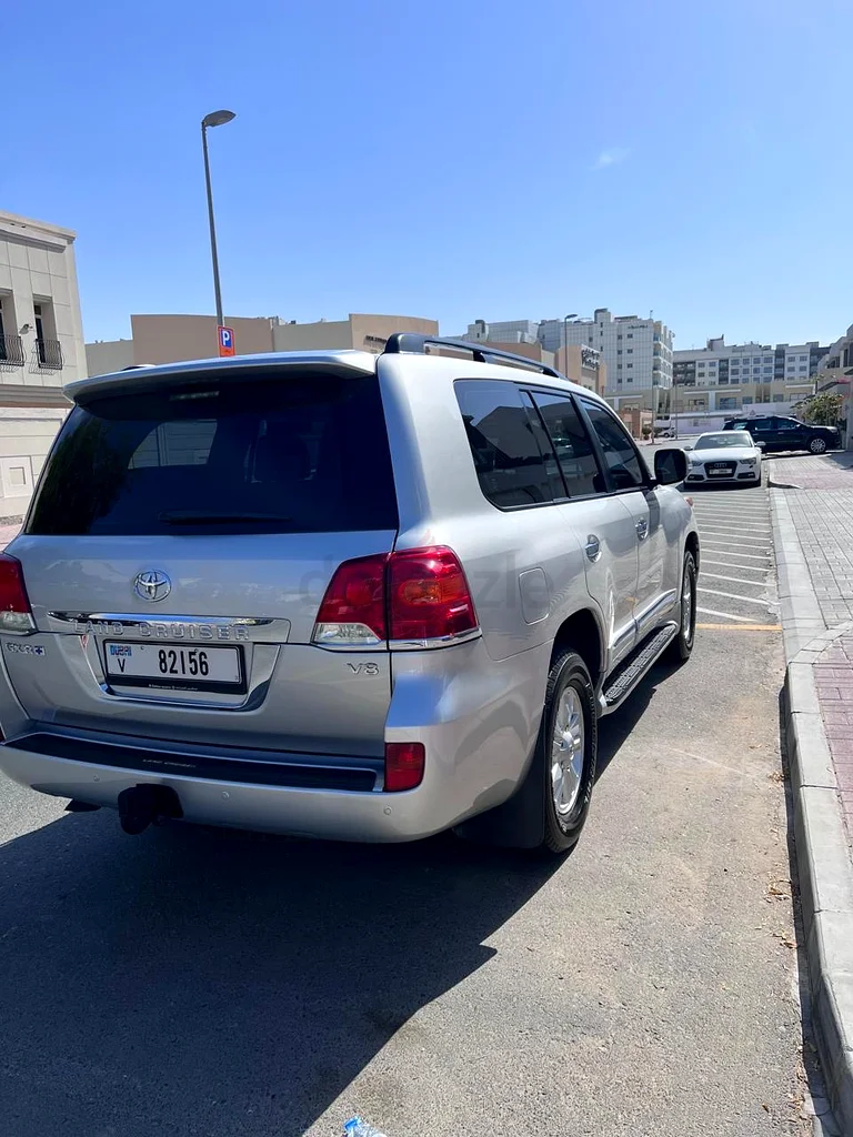 Toyota land cruiser 200 GXR v8 4.6 GCC full history Toyota AL-Futtaim63484694123907111