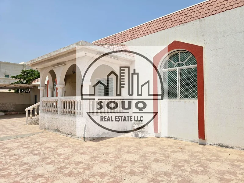 فيلا بمساحة واسعة مكونة من 3 غرف نوم في الشريشة للبيع63855785071361114