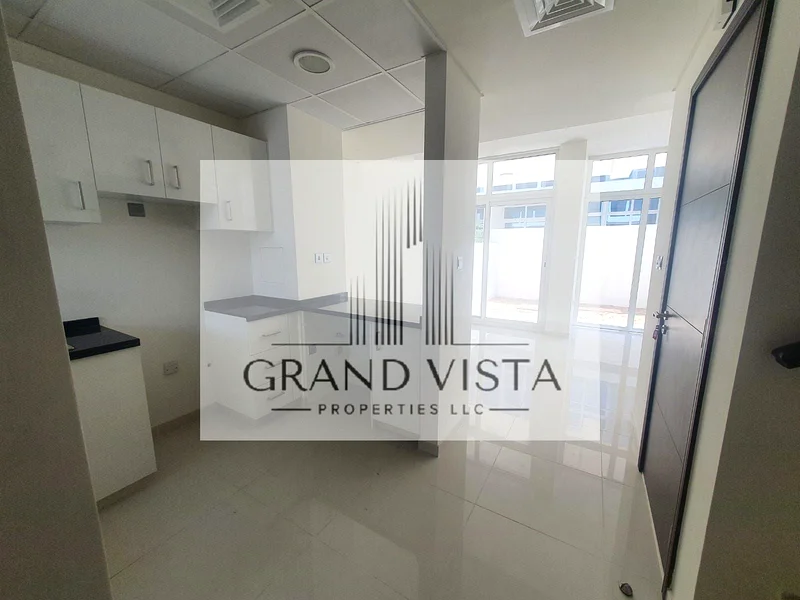 || Experience Elegance & Comfort || Well-Maintained 3-Bedroom || Townhouse || Just for You ||63740962514307110