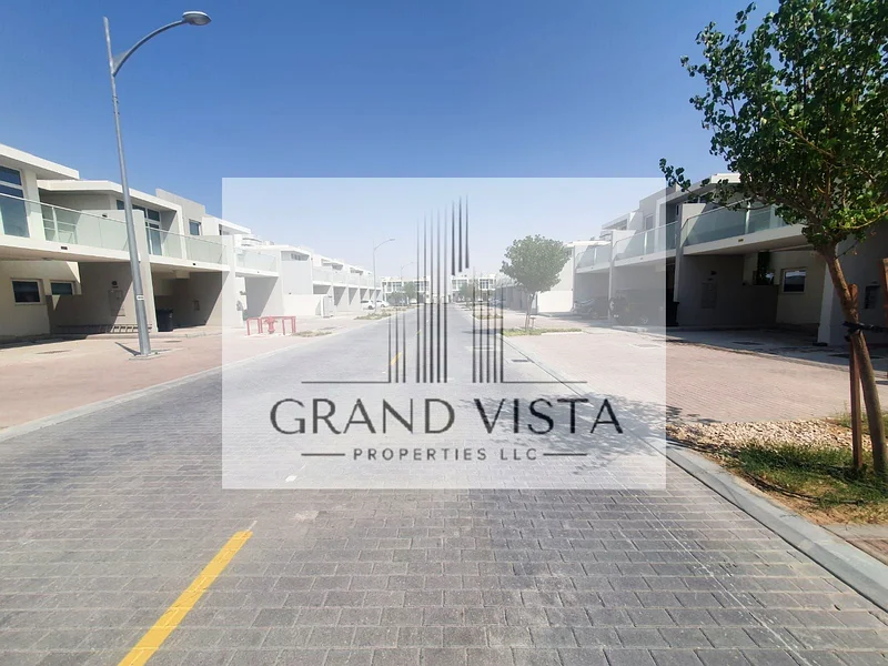 || Experience Elegance & Comfort || Well-Maintained 3-Bedroom || Townhouse || Just for You ||63740962514307111