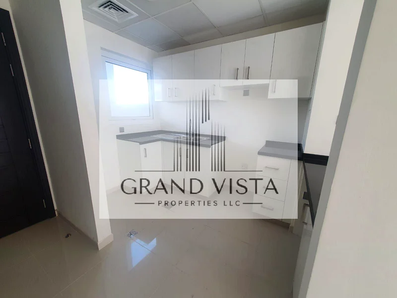 || Experience Elegance & Comfort || Well-Maintained 3-Bedroom || Townhouse || Just for You ||63740962514307112
