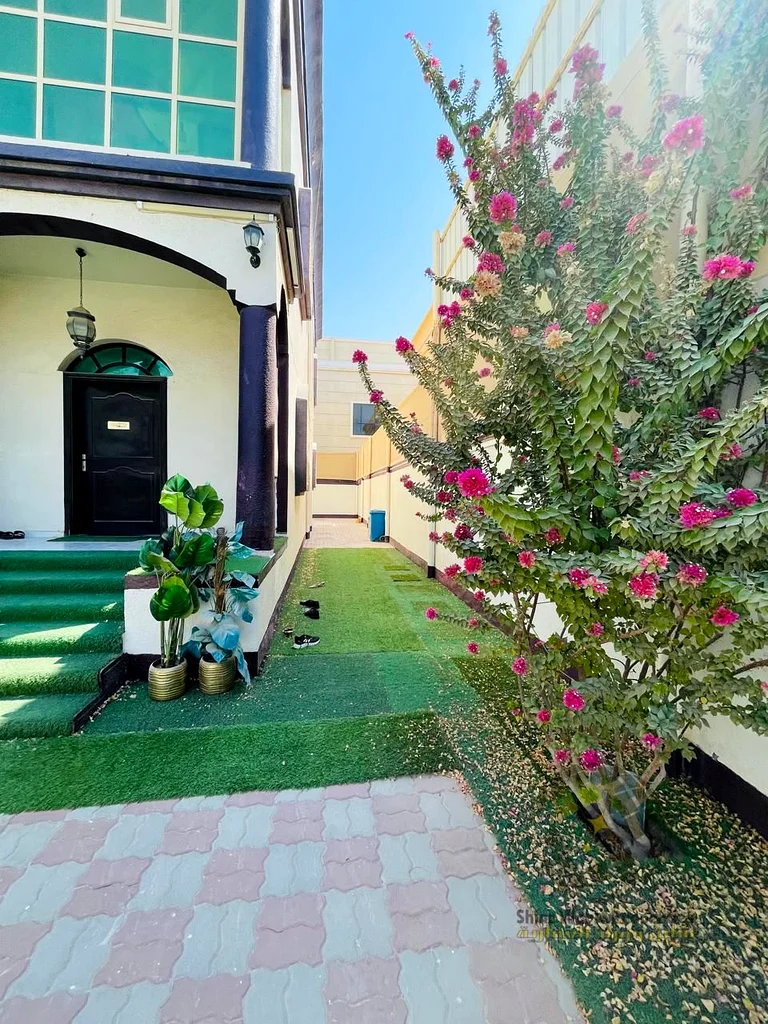 A great opportunity to own a residential villa with a modern design and a prime location.63874581599746111