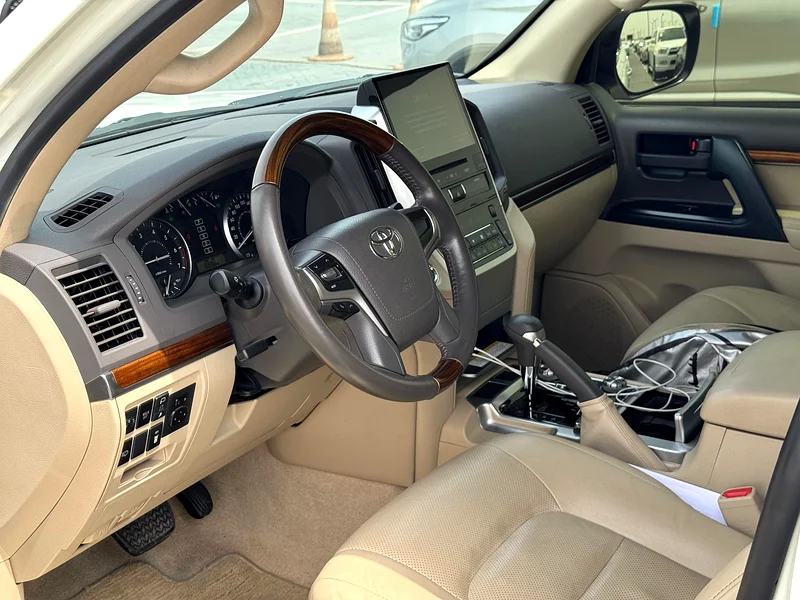 LC200 4.6L Petrol V8 2018 UAE Price @ 187,500 AED63484694161155114