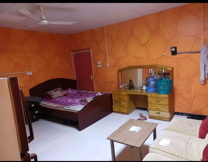 غرفة نوم واحدة مع حمام داخلي ومطبخ للإيجار63485821910657112