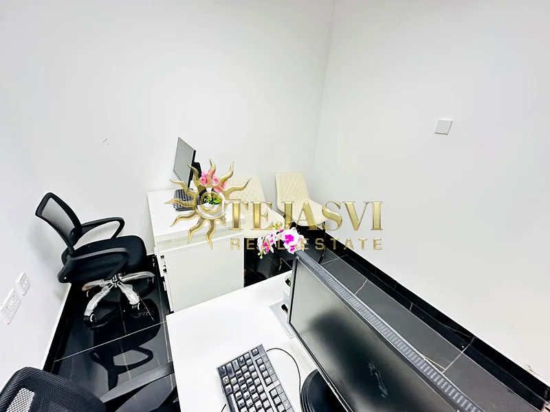 مكتب مفروش بالكامل | مباشرة من المالك | بالقرب من وسائل النقل العامة |63619756859265113