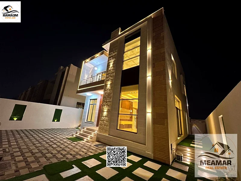 فيلا للبيع في الهيليو 2 متضمنة رسوم التسجيل مقابل مجمع أزها، تتكون من طابق أرضي وطابق أول وسطح. تحتوي على 4 غرف ماستر63898098050817110