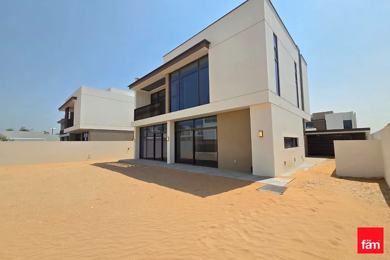 Gated community villa with full amenities63762218004226110