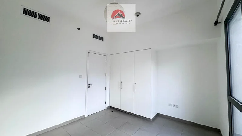 غرفتا نوم مع شرفة كبيرة في غرفة الماستر غير مفروشة بإطلالة على المسبح، الطابق الثالث، مبنى B163654981474049114