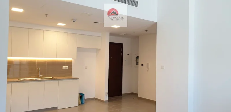غرفتا نوم مع شرفة كبيرة في غرفة الماستر غير مفروشة بإطلالة على المسبح، الطابق الثالث، مبنى B163654981474049110