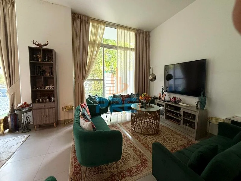 منزل بثلاث غرف نوم مع حديقة ومنطقة واسعة63925859627650112