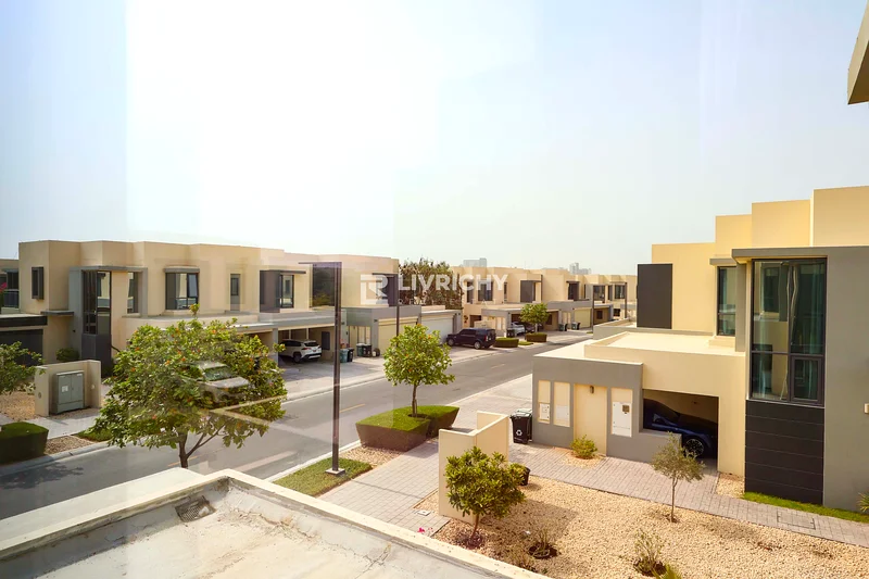 شاغرة | حديقة واسعة | فيلا زاوية نوع 2E63761147980931112