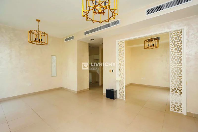 شاغرة | حديقة واسعة | فيلا زاوية نوع 2E63761147980931113