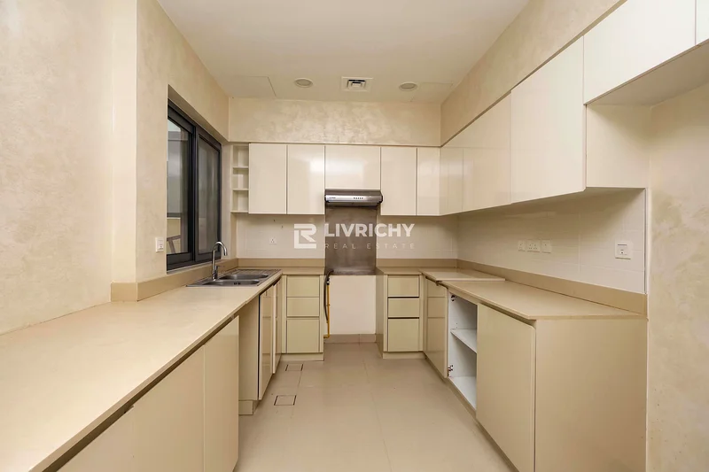 شاغرة | حديقة واسعة | فيلا زاوية نوع 2E63761147980931114