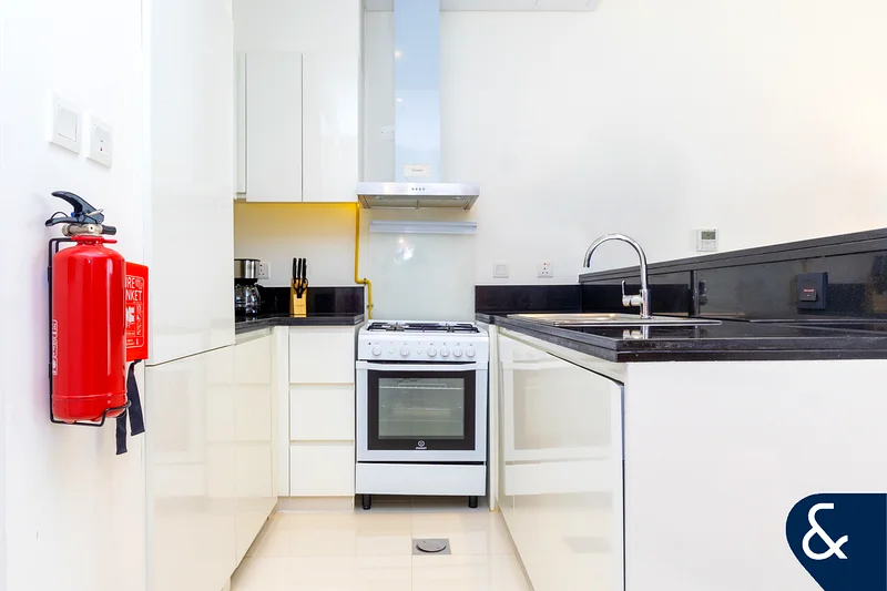 Vacant | Great Location | Modern One-BR63972761664003114