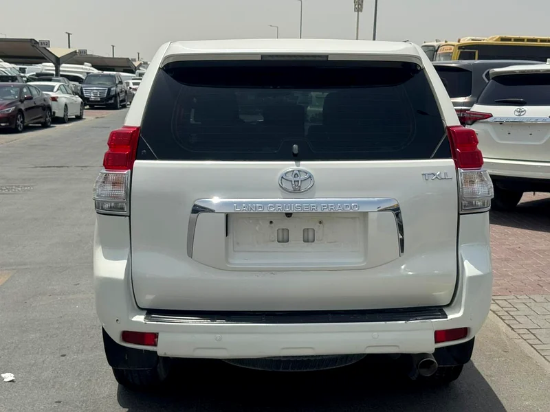 Toyota prado 2012 white color GCC calen car63484663186051111