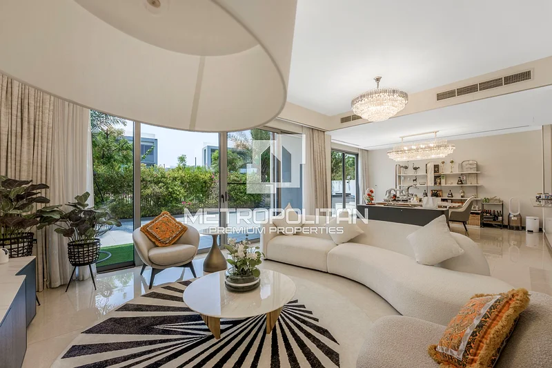 Community Living | Large Layout | Landscaped64045227677059113