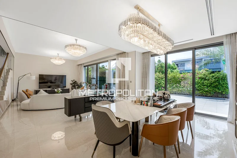 Community Living | Large Layout | Landscaped64045227677059114