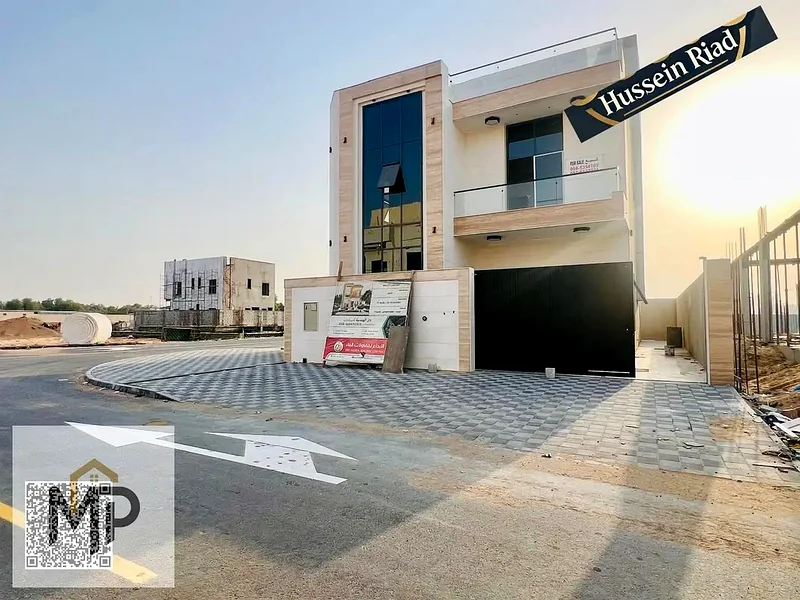 فيلا فاخرة للغاية بواجهة حجرية كاملة، وتصميم داخلي فاخر للغاية، وتشطيبات على طراز الفنادق الفاخرة. التسجيل مجاني.63897420669954113