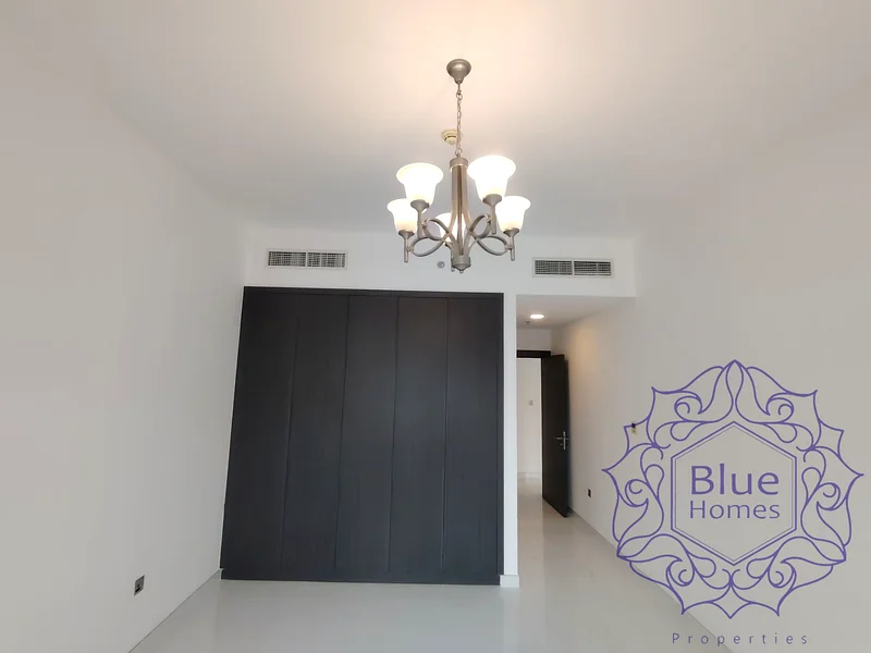 جاهز للانتقال | 1BHK | تخزين63744985276674114