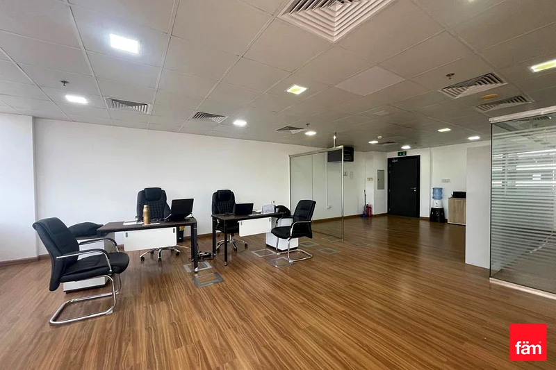 PRIME OFFER | VACANT SOON | UPGRADED | SEMI-FITTED63838222905730110