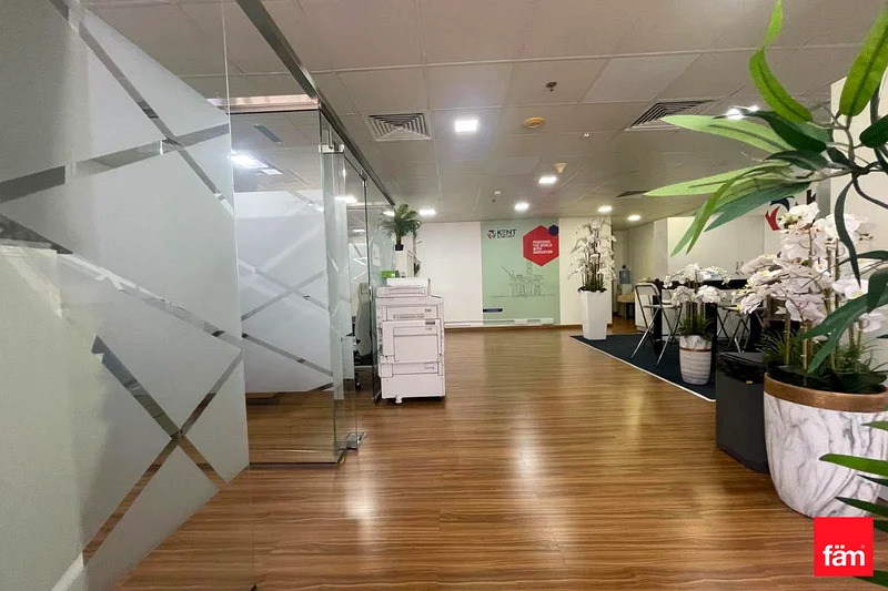 PRIME OFFER | VACANT SOON | UPGRADED | SEMI-FITTED63838222905730114