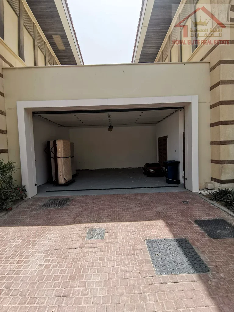 فيلا فاخرة | مؤثثة | شاغرة |64009773768449113