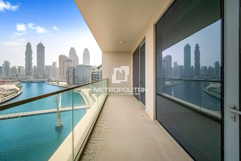 Waterfront Living | Prime Location | Modern Layout63950051286274113