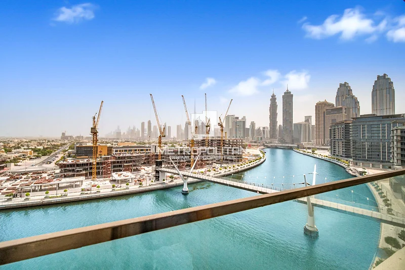 Waterfront Living | Prime Location | Modern Layout63950051286274110