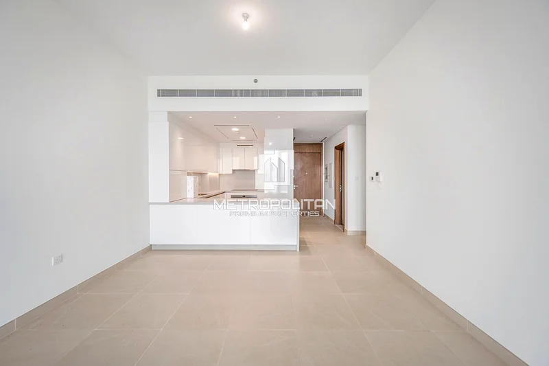 Waterfront Living | Prime Location | Modern Layout63950051286274114