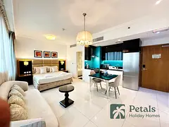 Urban Living Redefined: Short-Term Stays at Capital Bay, Business Bay! 🌆✨