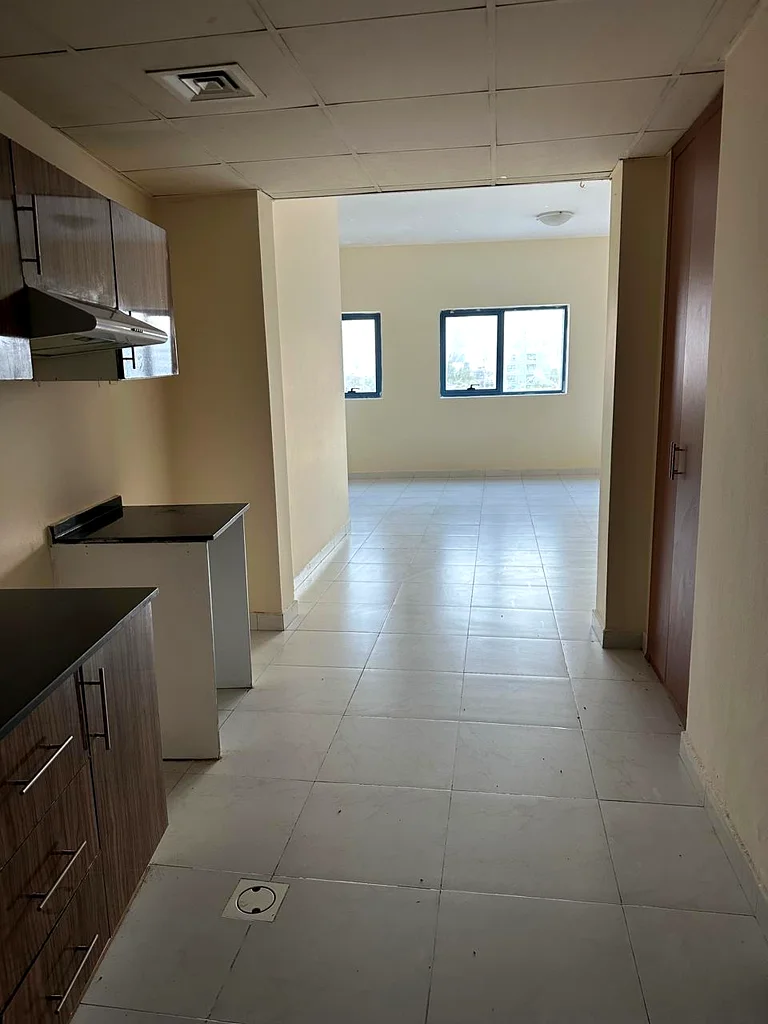 Studio for rent with parking63721146141186113