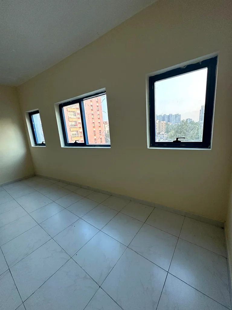 Studio for rent with parking63721146141186112