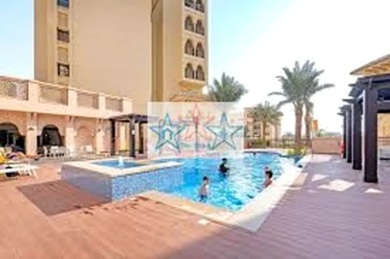 شقة واسعة من غرفتي نوم مع شرفة كبيرة63728068748289111