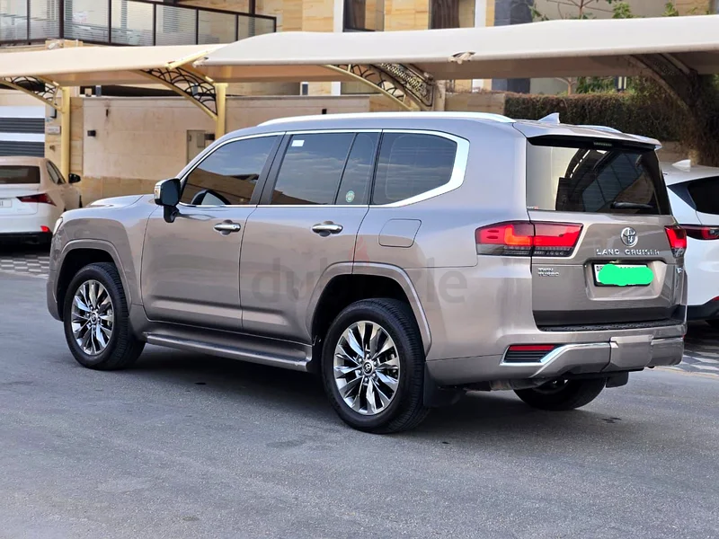 Toyota Landcruiser twin turbo VXR top of the range 2022 Agency maintained low mileage accident free.63484694183810113