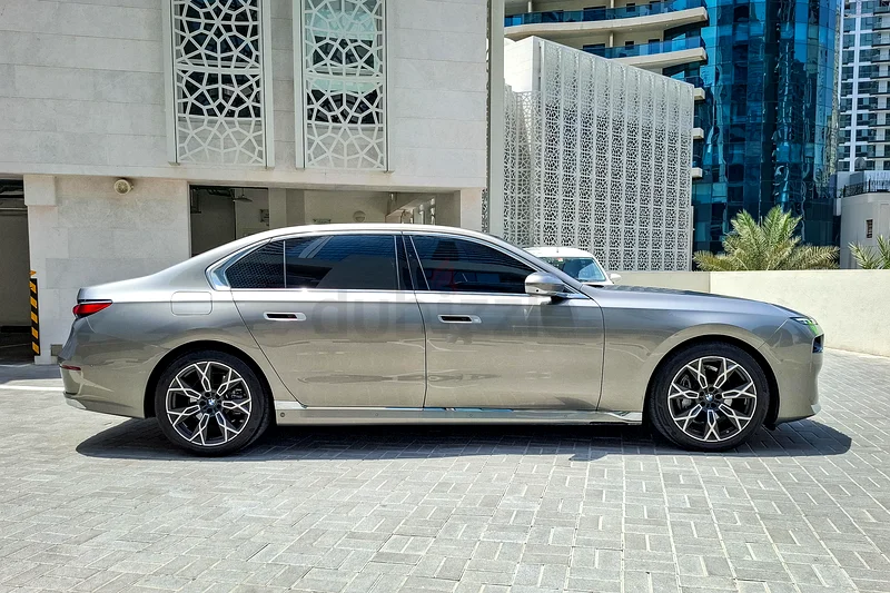 6610 درهم شهريًا | سيارة BMW سلسلة 7 735i من طراز 2026 | مواصفات دول مجلس التعاون الخليجي | المرجع #35808163484910777474113