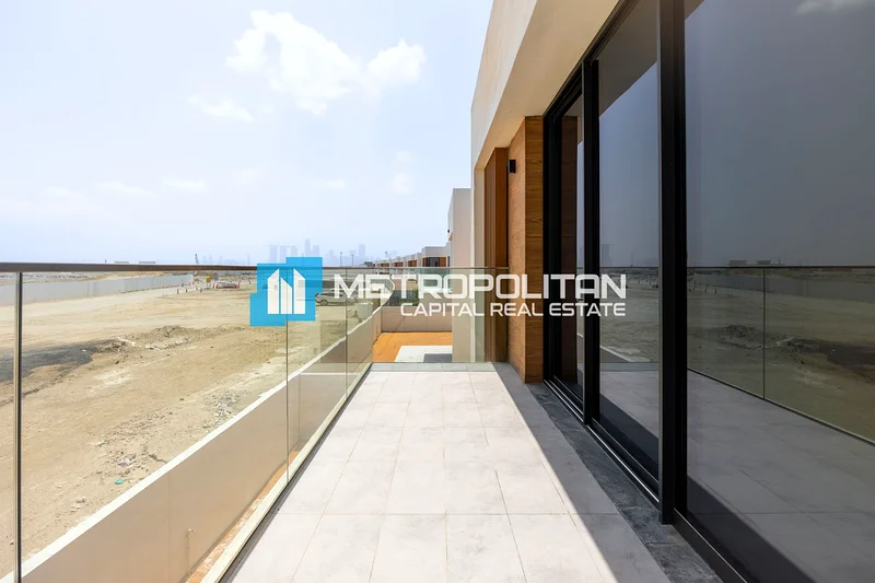 Single Row | Resale 4BR+M | Near To Amenities63850529590403114