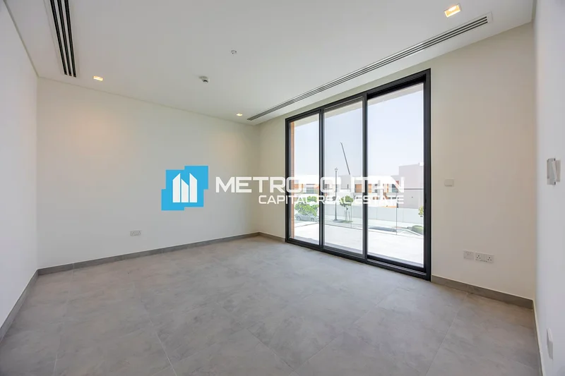 Single Row | Resale 4BR+M | Near To Amenities63850529590403113