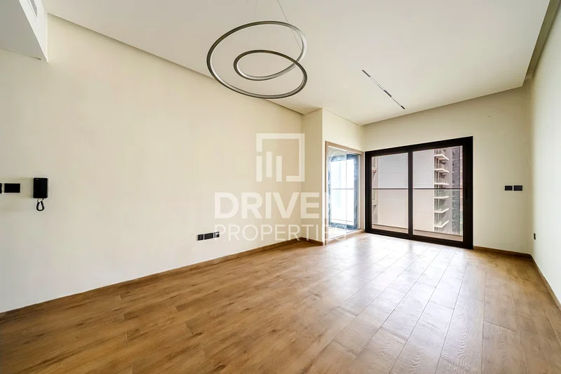 Bright Studio | Vacant | Good Location63780032832001111