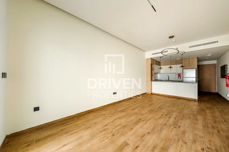 Bright Studio | Vacant | Good Location63780032832001113