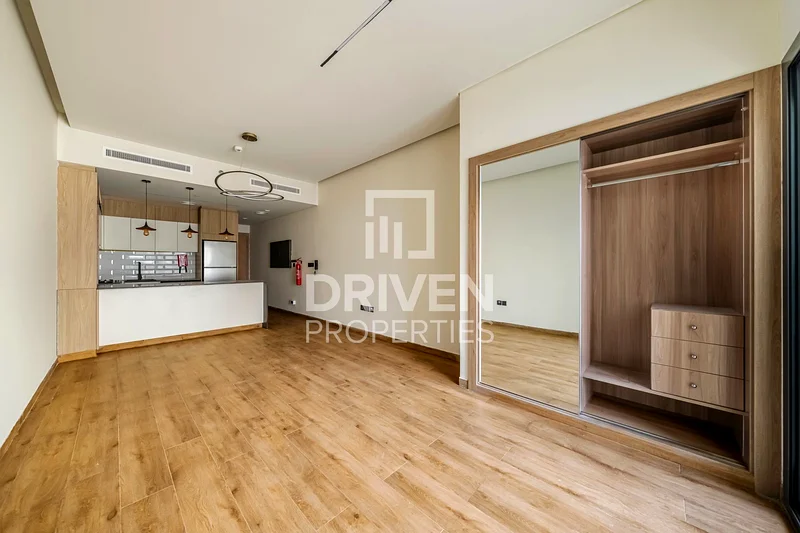 Bright Studio | Vacant | Good Location63780032832001112