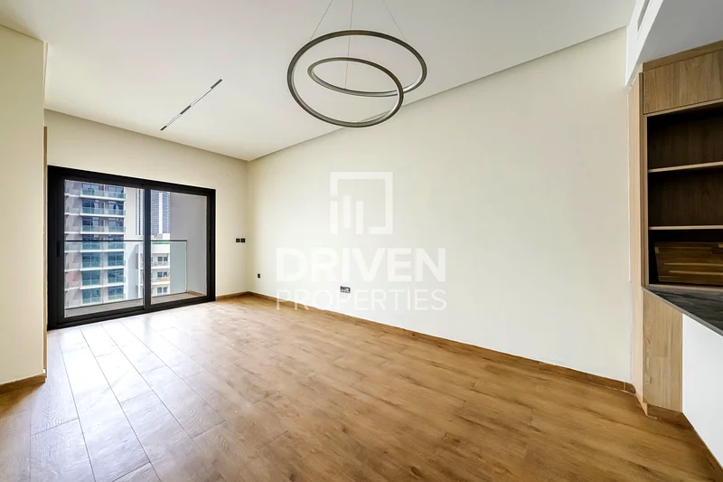 Bright Studio | Vacant | Good Location63780032832001110