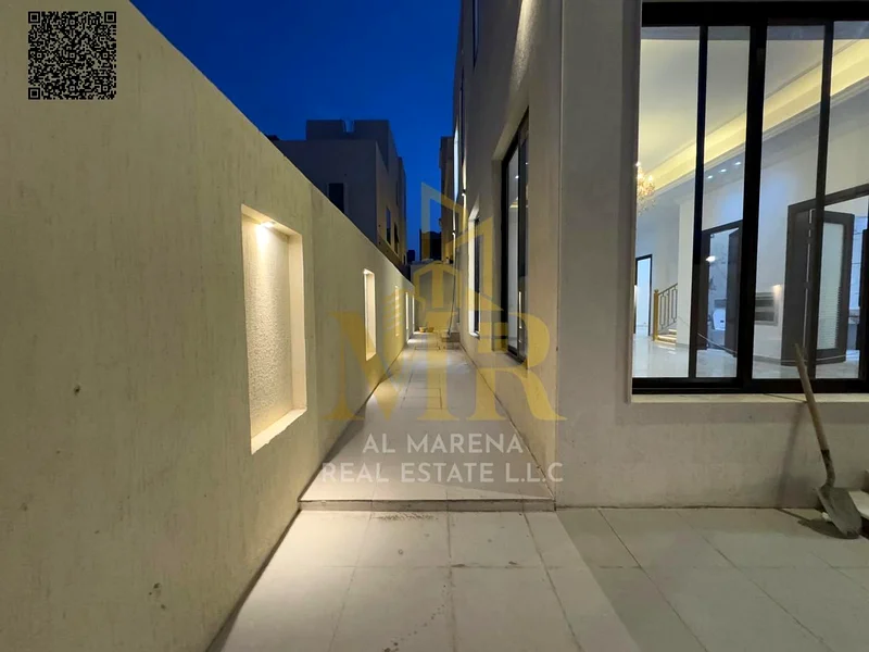 A villa directly from the owner, with personal finishing, on a main street, close to all services. Freehold for all nationalities and without a down p63898098135043114