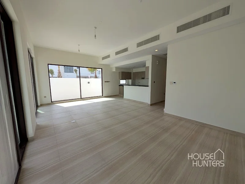 VASTU COMPLIANT | SPACIOUS LAYOUT | CLOSE TO ENTRY63970855093121110