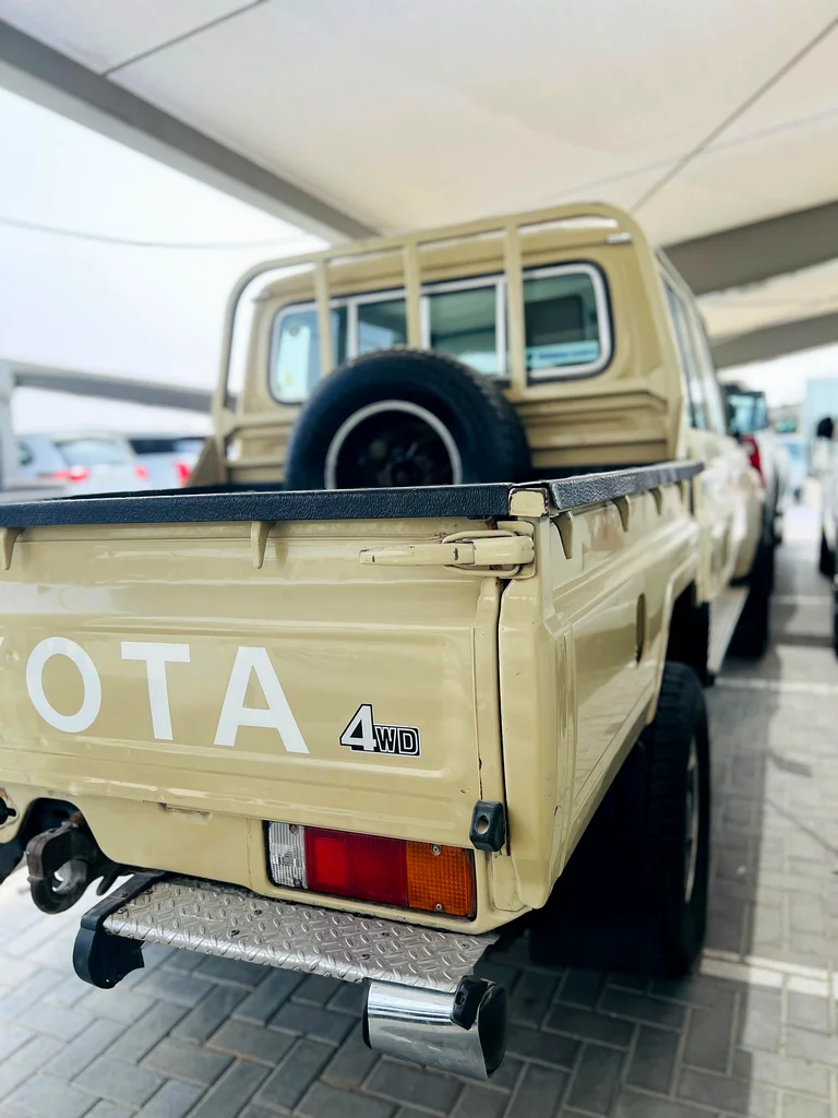 Toyota land cruiser pickup63484283994881112