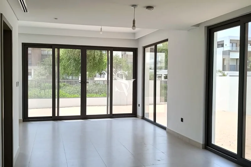 Backing Greenspace | Closed Kitchen | Single Row63806918645507110
