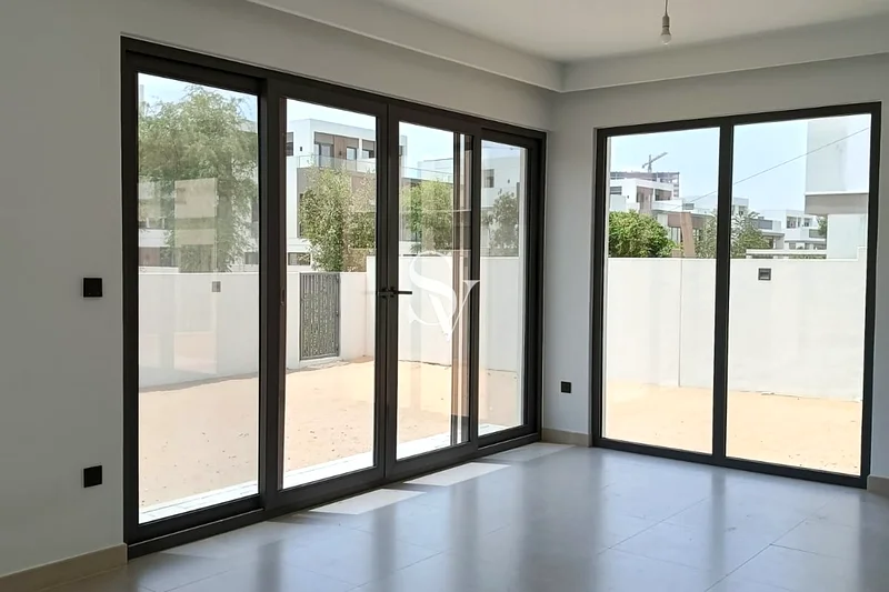 Backing Greenspace | Closed Kitchen | Single Row63806918645507111