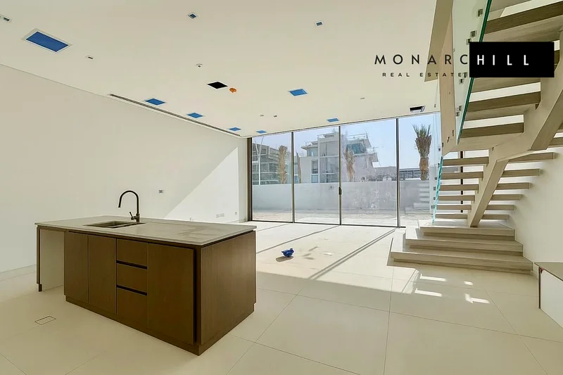 Corner Unit | Modern Design | Large Plot63931593079425113